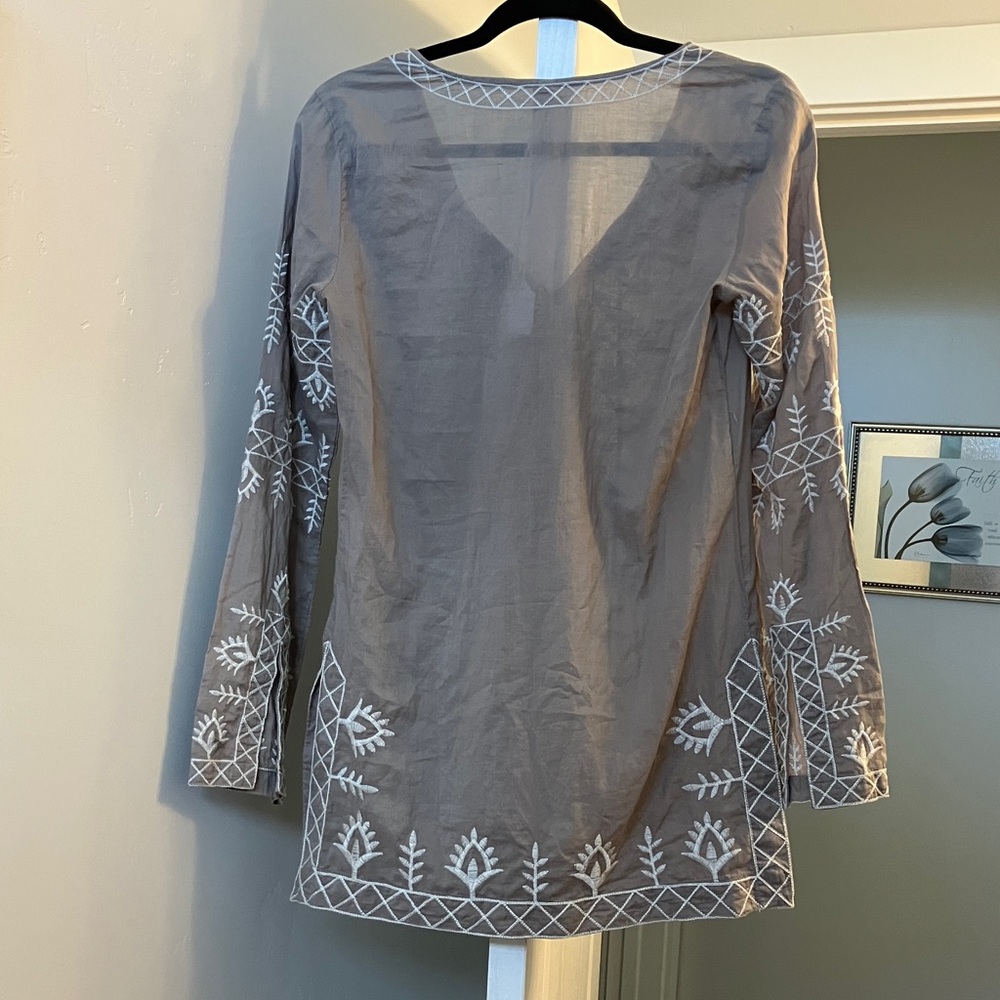Monoreno Gray Tunic with White Embroidery - Picture 7 of 7